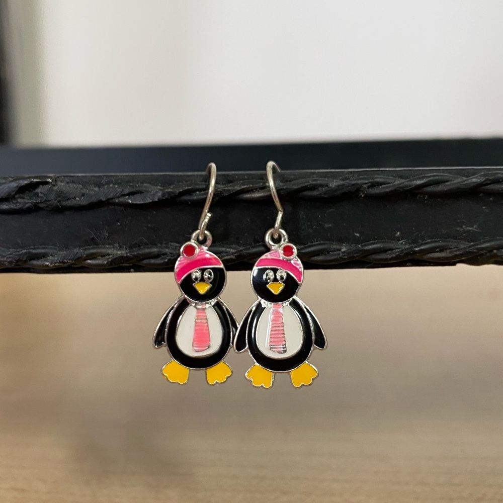 ⭐️ Fun Penguin Earrings